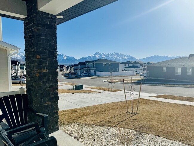 Building Photo - 2687 N Snowberry Dr