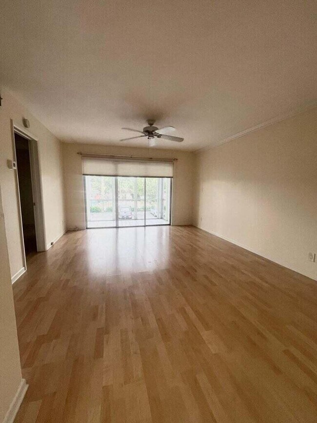 Building Photo - 3040 NE 16th Ave