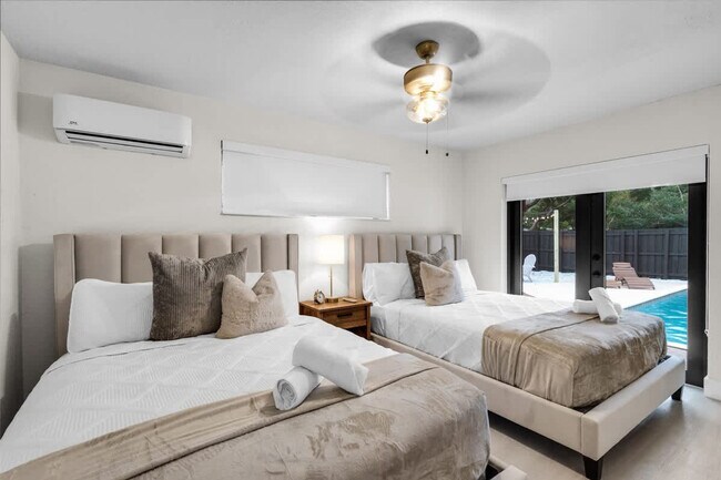 Building Photo - 6450 Perry St