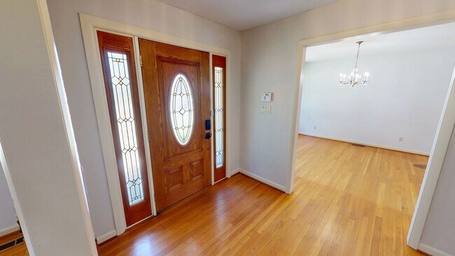 Building Photo - Charming 3 Bedroom Brick Ranch with Refurbished Original Woodwork
