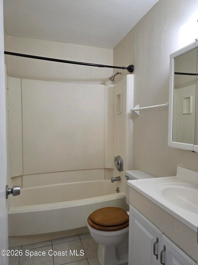 Building Photo - 234 Bristol Ct