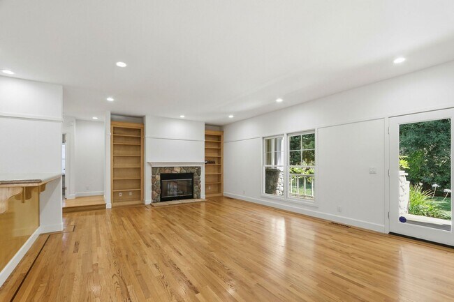 Building Photo - Gorgeous 5-Bedroom Los Gatos Home
