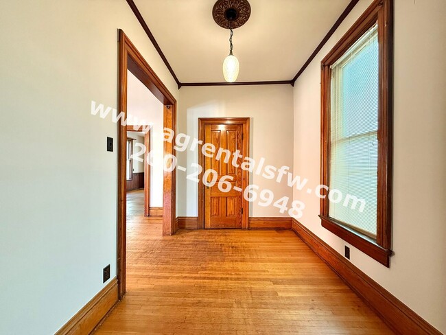 Building Photo - 3 Bedroom House