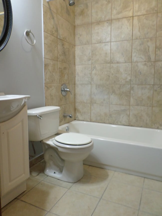Building Photo - 1554 S Homan Ave