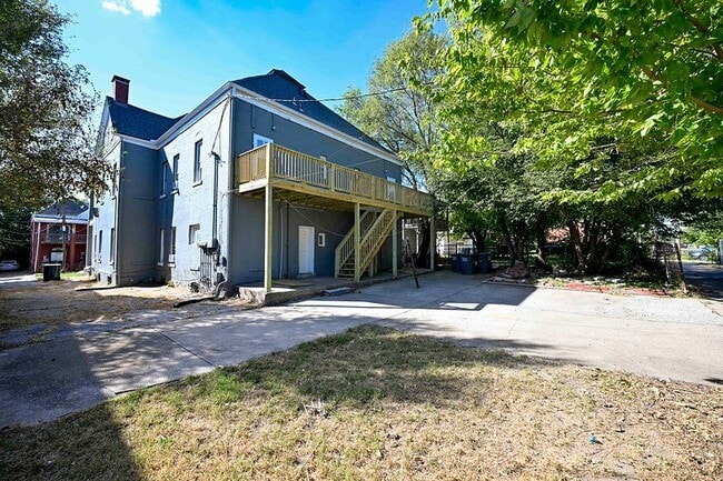 Building Photo - 319 Olive St