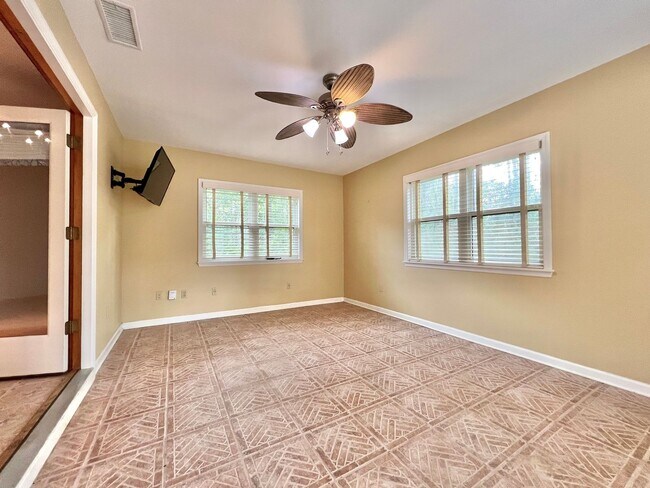 Building Photo - Fabulous house in Avondale on the East sid...