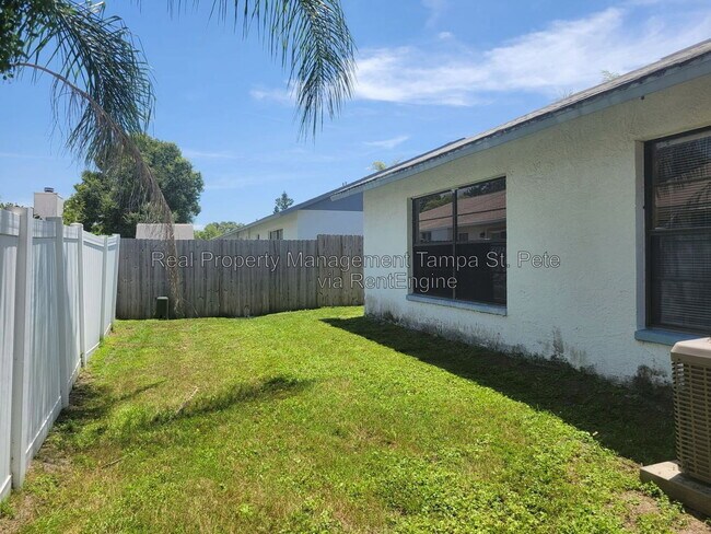 Building Photo - 2024 Sheffield Ct