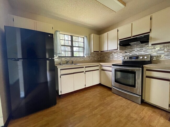 Building Photo - 342 Oak Track