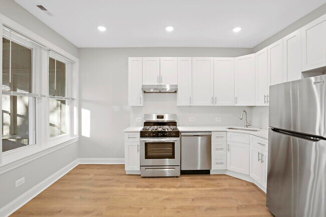 Building Photo - 2626 N Ridgeway Ave