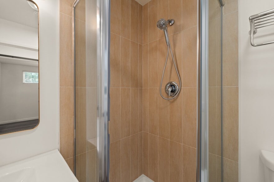 Building Photo - 5136 Hillcrest Dr