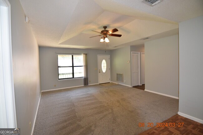 Building Photo - 145 Woodhaven Dr