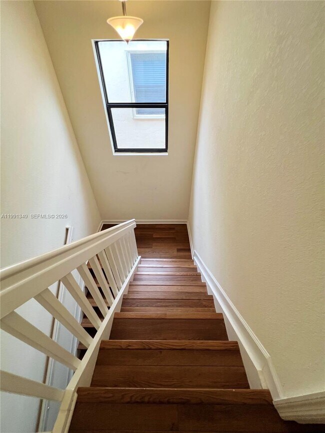 Building Photo - 422 SE 34th Terrace