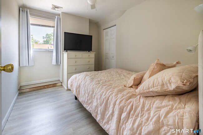 Building Photo - 90 2nd St