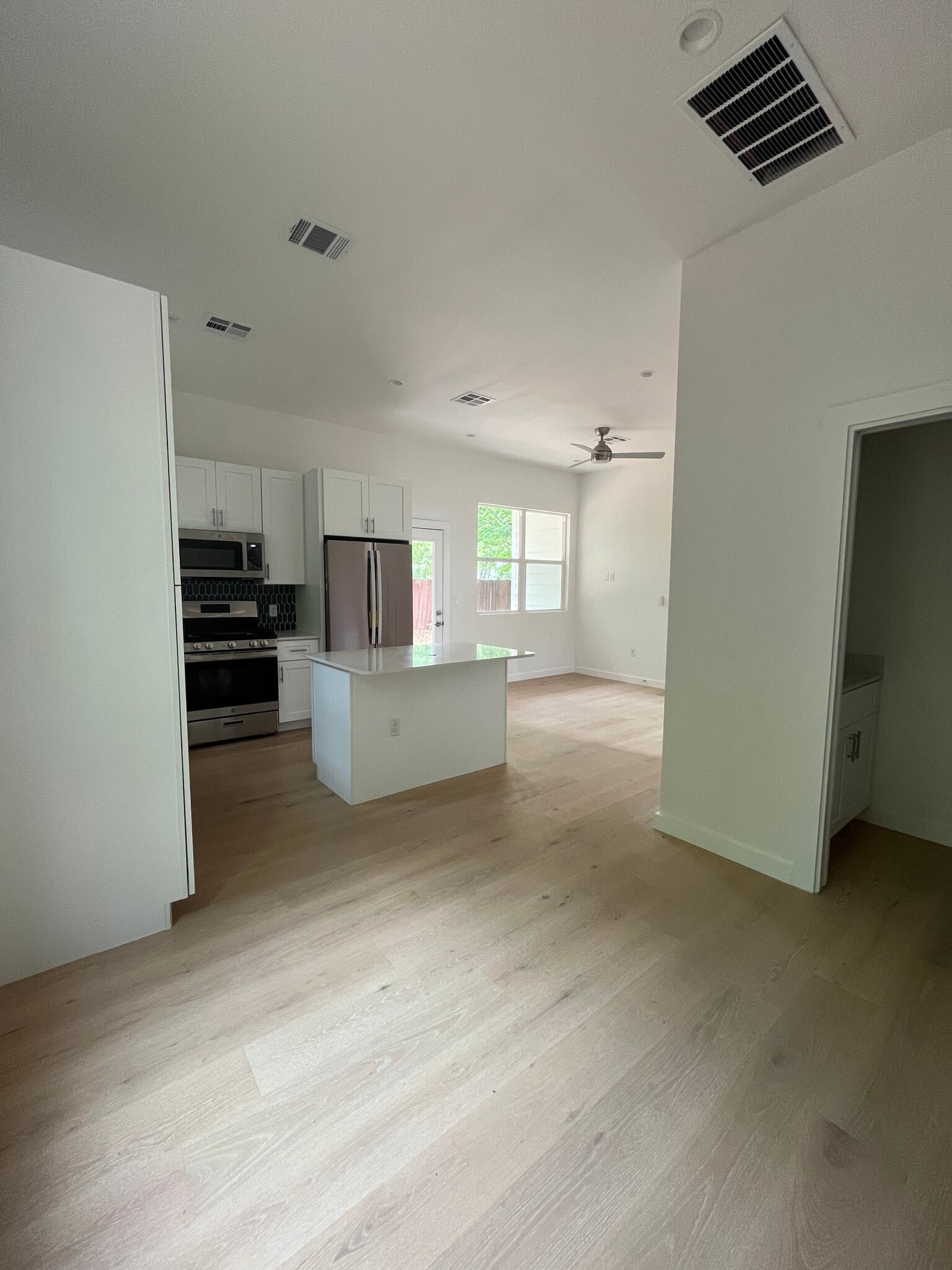 Dining Room - 500 Capitol Dr