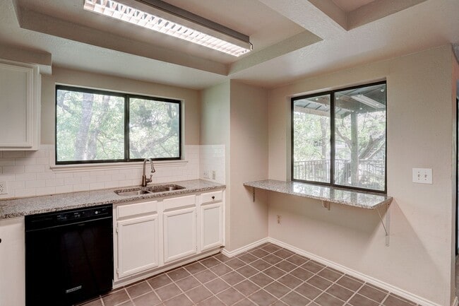 Building Photo - Beautiful 2 Bed / 2 Bath Home with Balcony in Austin