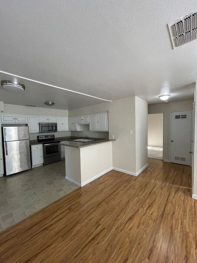 Building Photo - DOWNSTAIRS CONDO IN GATED COMMUNITY
