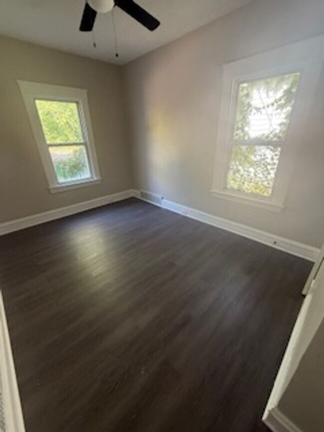 Building Photo - 390 East 152