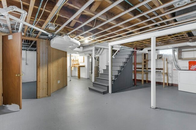 Building Photo - 2329 Ida Dr