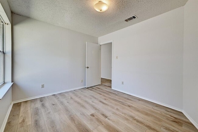 Building Photo - 4608 Castleman Dr