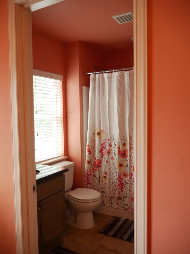 Building Photo - Beautiful, Fully Furnished, Maple Valley H...