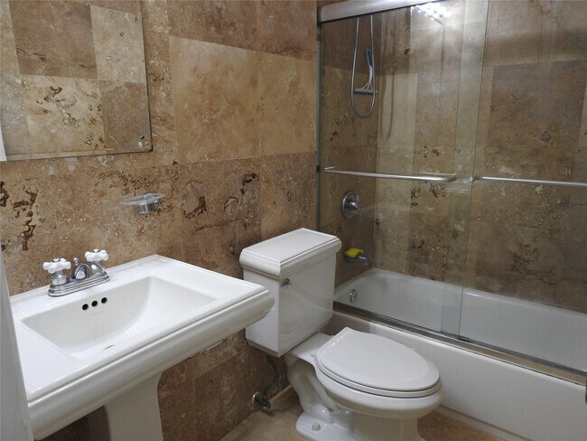 Building Photo - 1872 NE 46th St