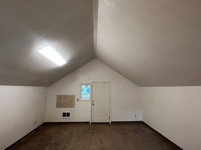 Building Photo - y80116