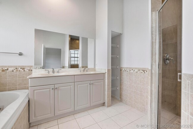 Building Photo - 3505 Lakeside Dr