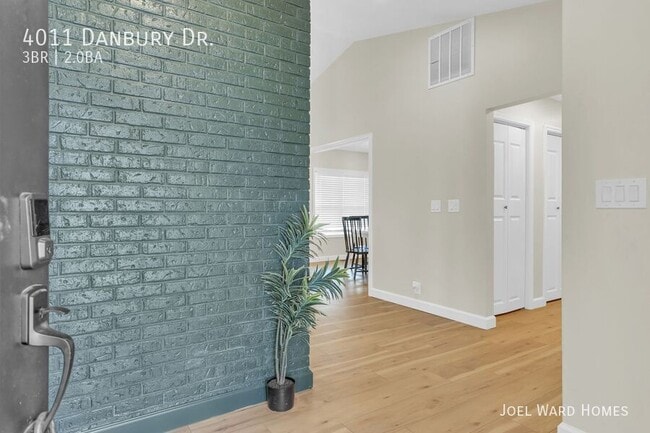 Building Photo - 4011 Danbury Dr