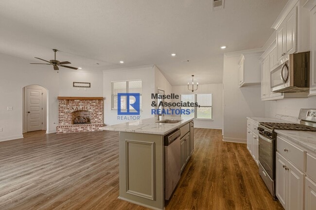 Building Photo - 3 Bed/2 Bath Home in Silver Ridge