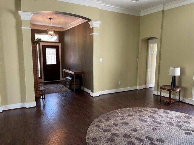 Building Photo - 2506 S Strathford Ln