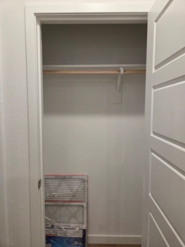 Building Photo - University Dr! Lemoore