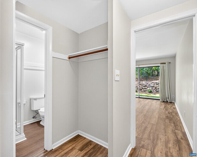 Building Photo - 225 Harvest Dr