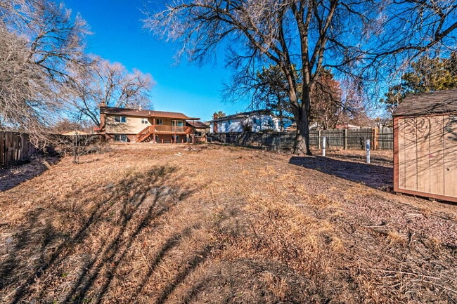 Building Photo - 5 bedrooms ,2 bathrooms and on 0.32 acres for rent