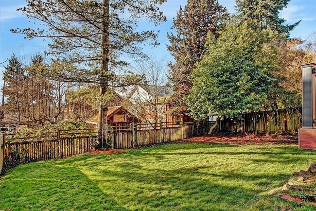 Building Photo - CLICK "REQUEST A TOUR" NOW!