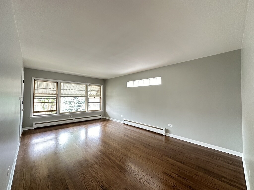 Building Photo - 5837 W Addison St