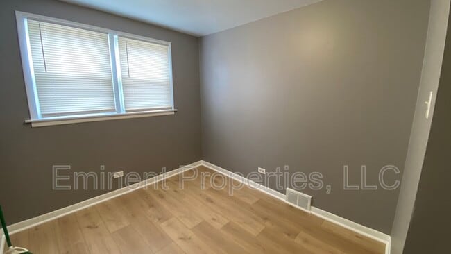 Building Photo - 9053 S Aberdeen St