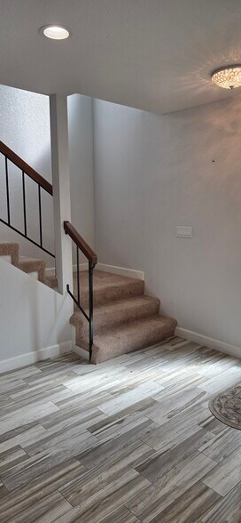 Stairs - 985 Juniper Ct