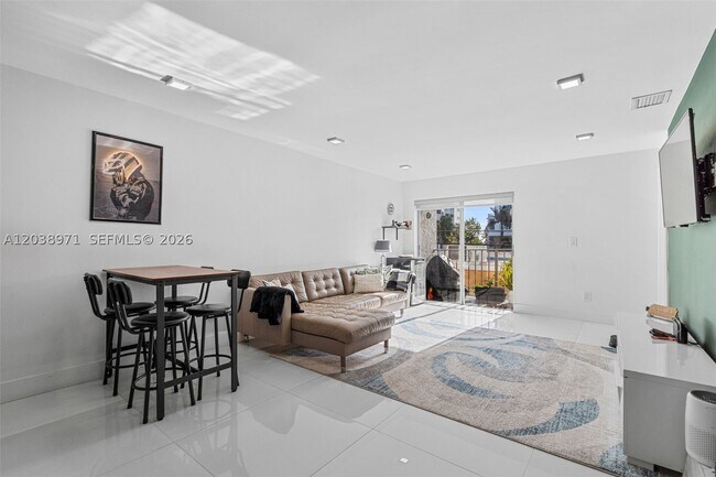 Building Photo - 6545 Indian Creek Dr