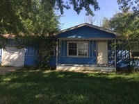 Building Photo - 3 bdrm