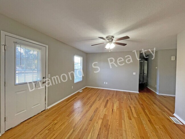 Building Photo - Updated 3 Bedroom Home in Reed/Hillcrest S...