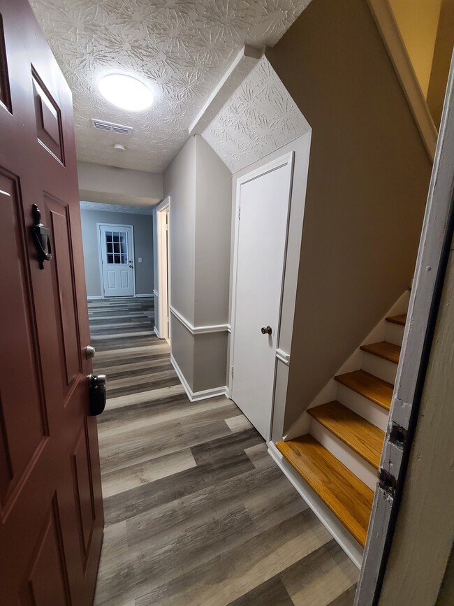 Building Photo - 77 Sandalwood Cir