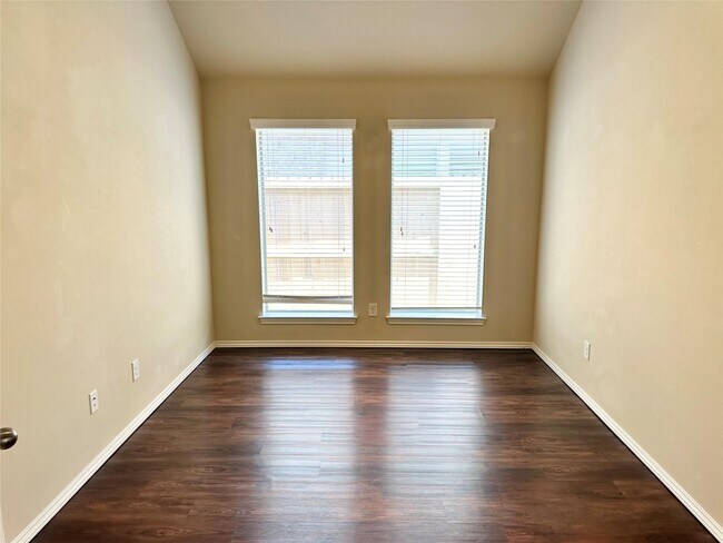 Building Photo - 5526 Stoneridge Ct