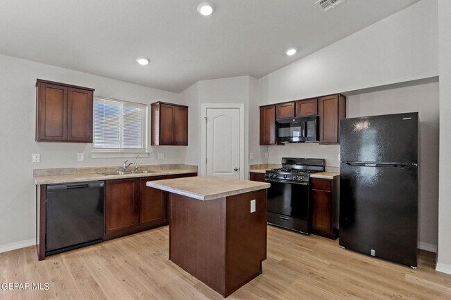 Building Photo - 14545 Faxon Yucca Ave