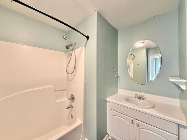 Building Photo - 542 Loop Rd