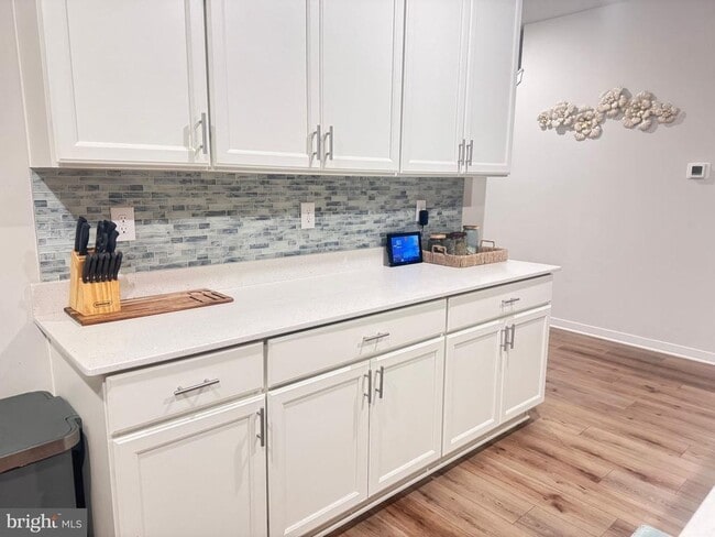 Building Photo - 68 Painters Wy