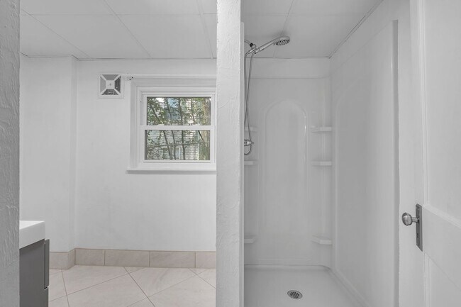 Building Photo - 2208 Escambia Dr
