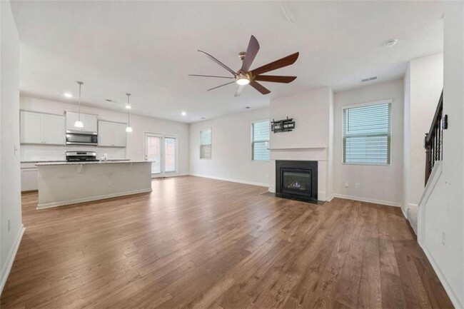 Building Photo - 826 Bentley Dr