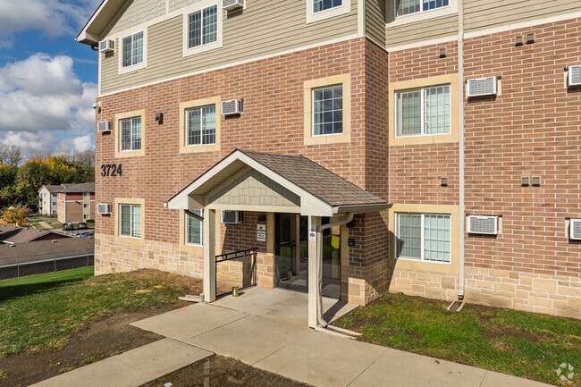 Entrance - Hilltop Apartments