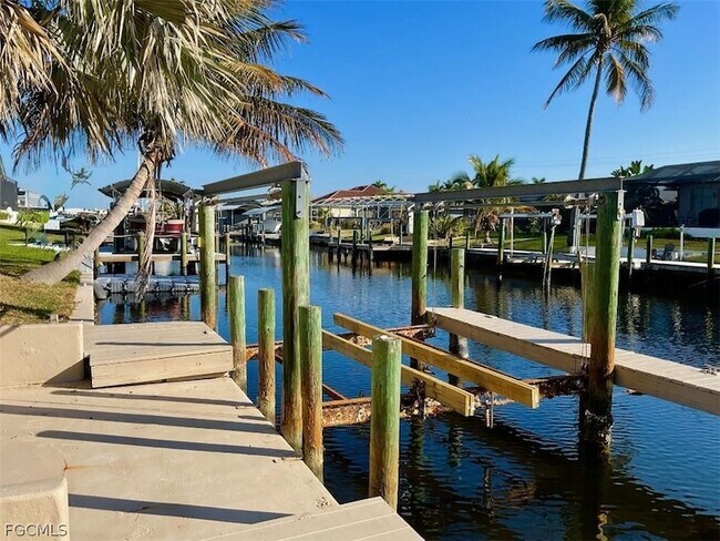 Building Photo - 5213 SW 2nd Pl