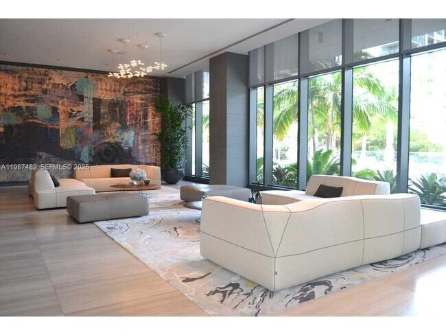 Building Photo - 460 NE 28th St